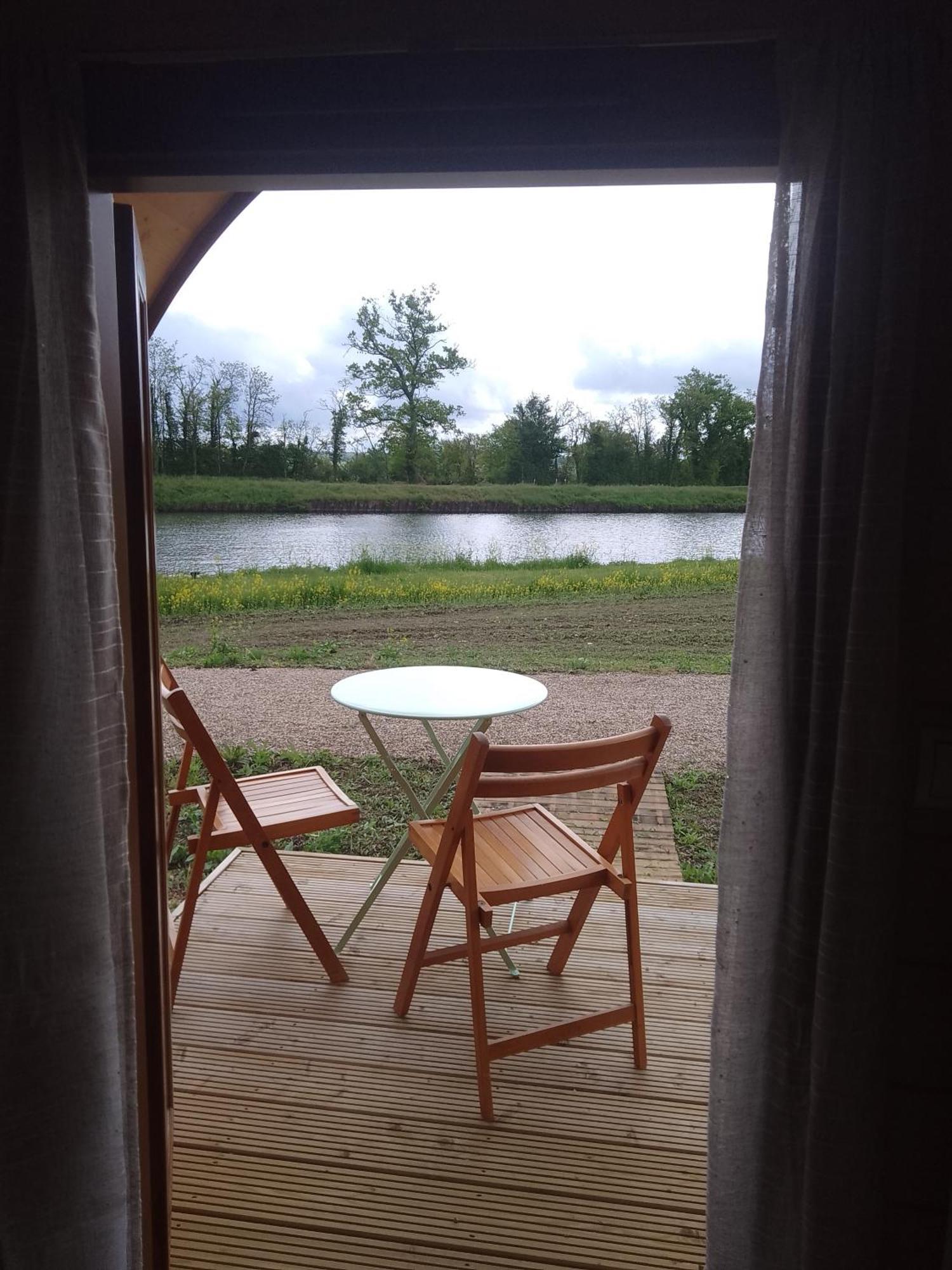 La Halte Du Canal Luthenay-Uxeloup Room photo